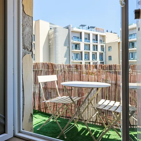 Bright 3 Close To Place Massena