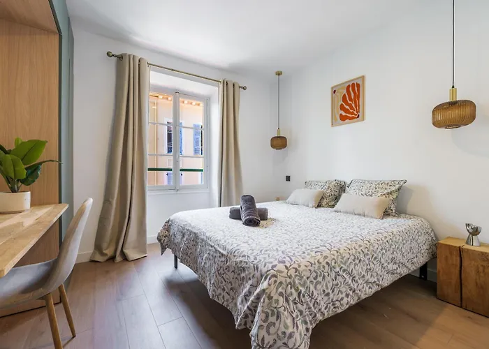 Bright 3 Close To Place Massena *