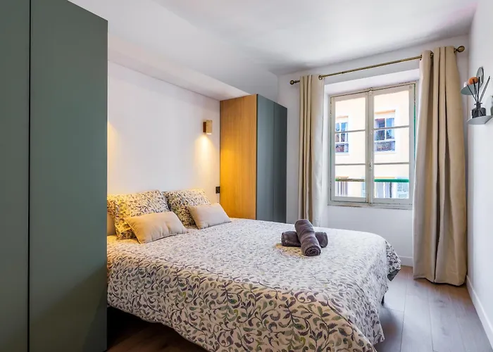 Bright 3 Close To Place Massena *