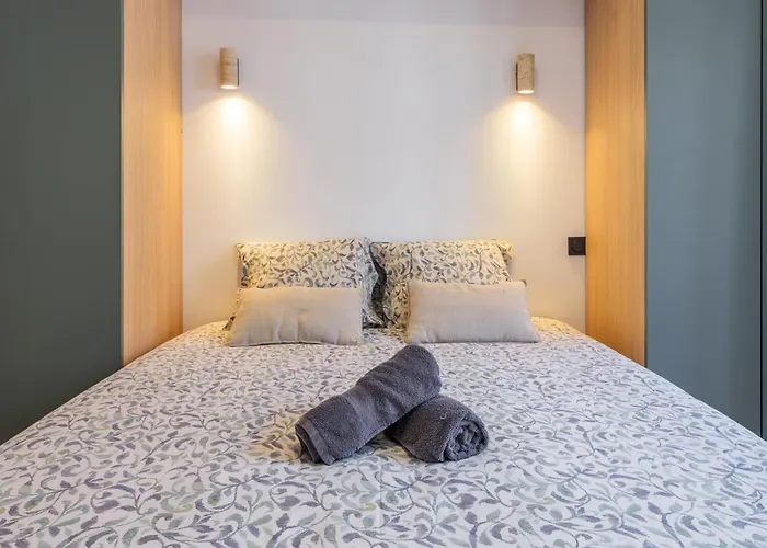 Bright 3 Close To Place Massena